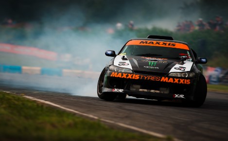 Mid-Race Drifting: Navigating the Thrills and Rules